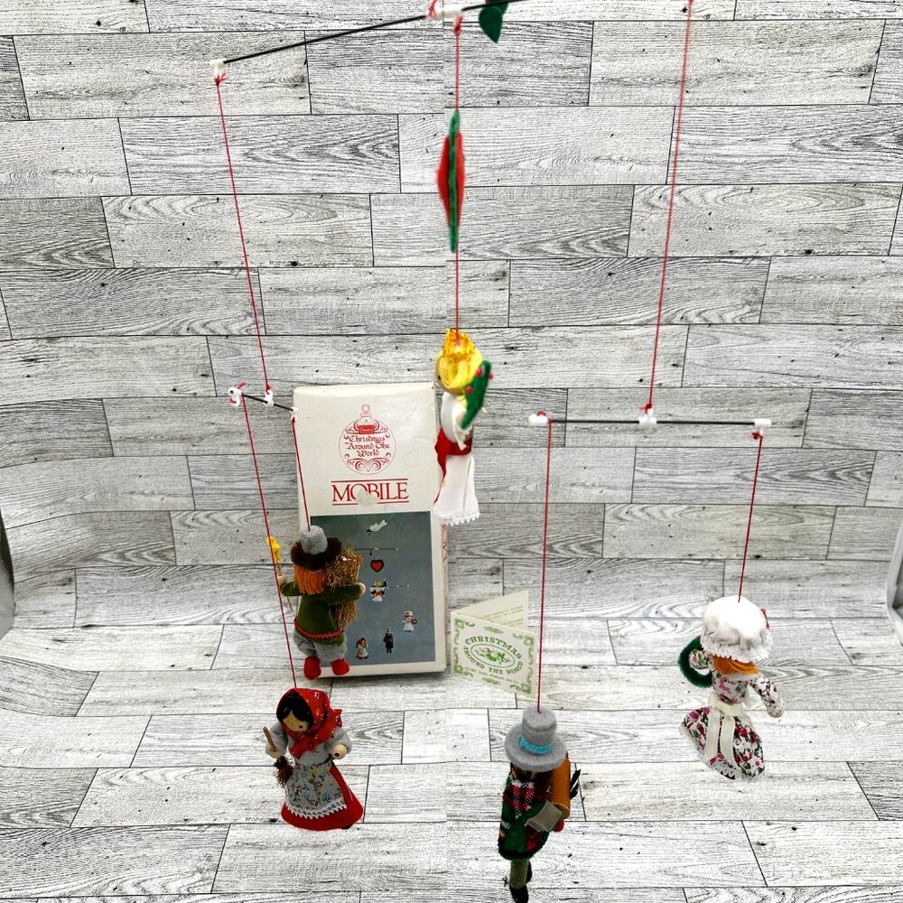 Vintage 1981 Sears & Roebuck CHRISTMAS AROUND THE WORLD Mobile Decoration 28"